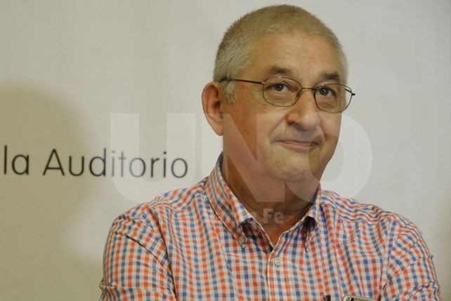 Paenza: “Seguimos enseñando como si no hubiera escuadras”