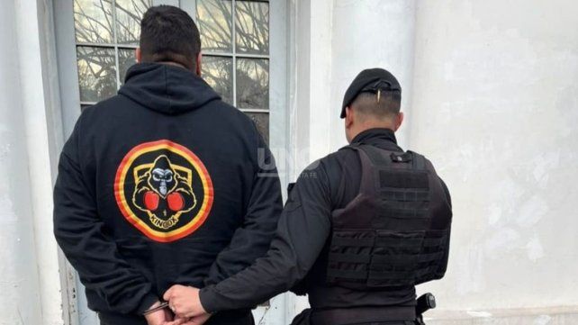 &nbsp;Un hombre apuntó con un arma de fuego a sus dos vecinos y horas después fue aprehendido en su domicilio