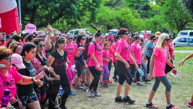 El Parque Urquiza se cubrió de rosa para concientizar sobre el cáncer de mama