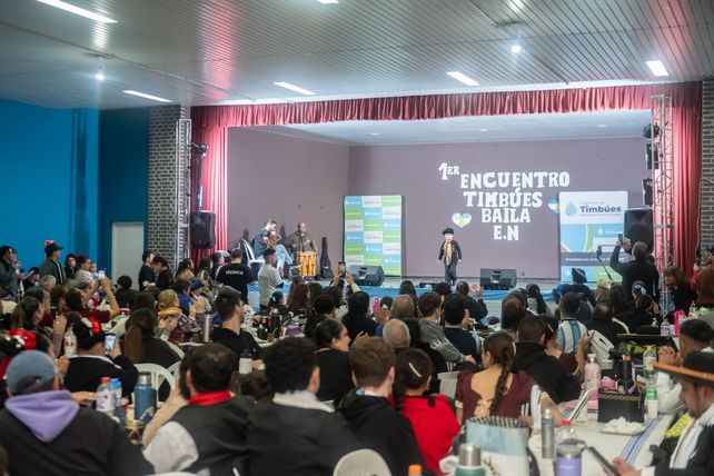 Se desarrolló con éxito el primer Encuentro de Danzas Timbúes Baila