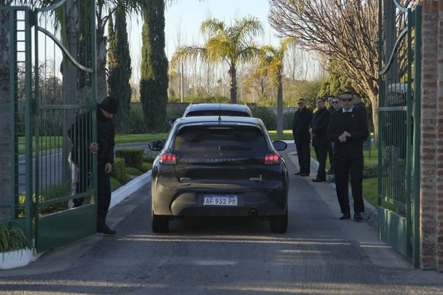 Terminó la despedida a Jorge Messi en el cementerio privado de Pérez