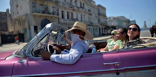 Cuba canceló todos los vuelos y quedan turistas varados