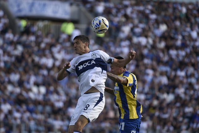 Nacho Fernández anotó la apertura de Gimnasia ante Central. 