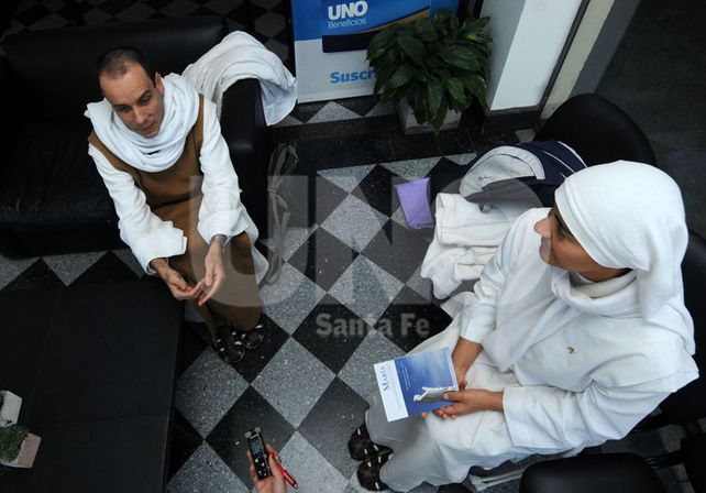 Ansiedad. El fray Benedetto y la hermana Carmela explicaron los detalles de las jornadas / Foto: José Busiemi - Uno Santa Fe