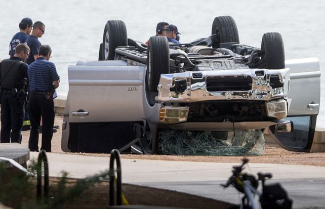 Cayeron a un lago con la camioneta y murieron los padres y los tres pequeños hijos