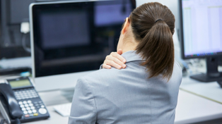 Cervicalgia y lumbalgia: por qué el trabajo sedentario dispara las lesiones posturales