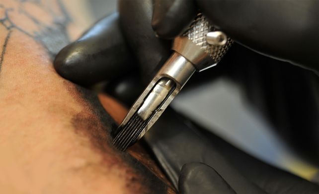 El tatuaje. Un joven de la región se hizo el rostro de un histórico intendente.&nbsp;