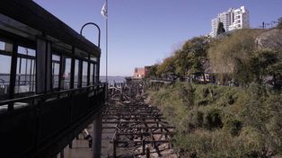 El Club Mitre, lugar de encuentro de los rosarinos. De fondo, el inicio del Parque España