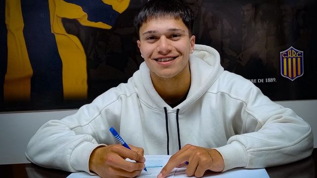 Hay Giovanni Cantizano para rato en Central. El juvenil puso el gancho y mejoró su contrato del cual no se dieron muchos detalles.