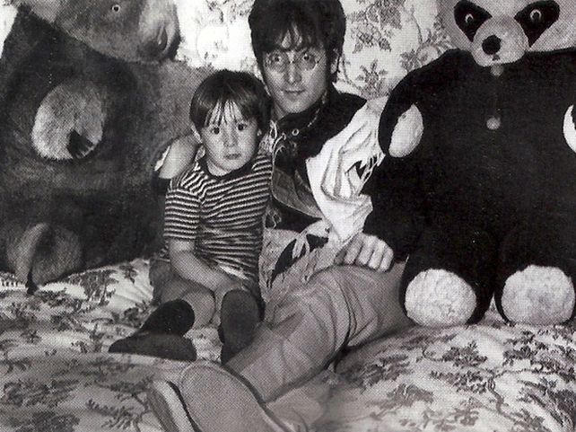 La vida de Julian Lennon a los 50 en su mansión de Francia