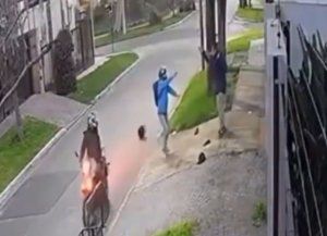 Quilmes: le robaron la moto y, un minuto después, quisieron asaltarlo de nuevo
