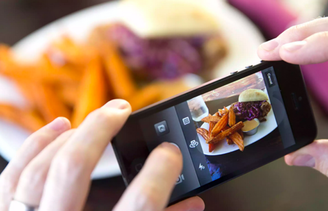 Las costumbres alrededor de la comida han cambiado debido a la explosión de la web y las redes sociales.