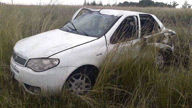 El Fiat Palio que protagonizó el vuelco: los ocupantes viajaban sin cinturón de seguridad colocado