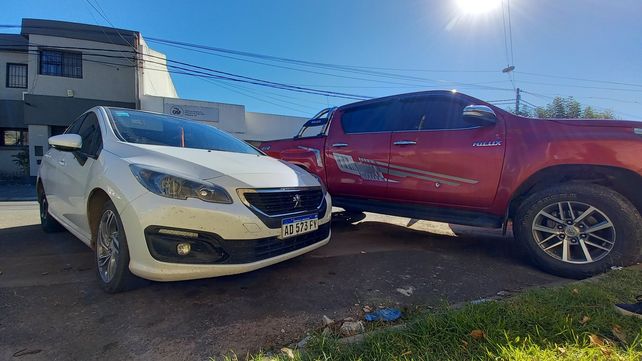 Los vehículos quedaron demorados en la comisaría 14 de Rosario. (Foto: Twitter Rodrigo Miró)