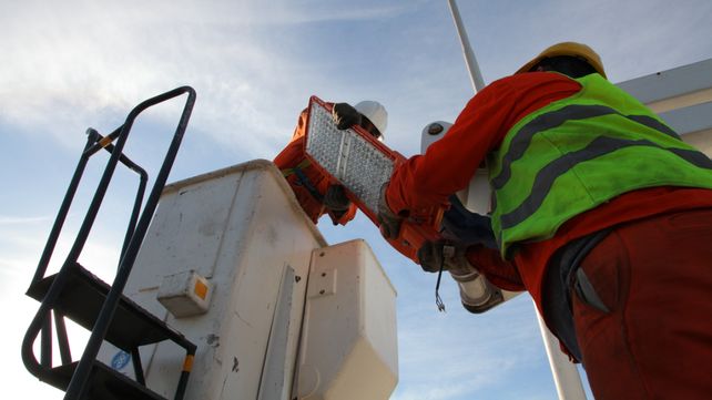 Cada unidad de luz LED ahorra un 40 por ciento en consumo energético