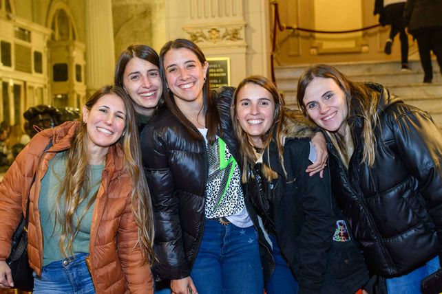 Virginia Dezi, Carolina Gorosito, Yamila Olivieri Sofia Bouvier y Solange Vissani.