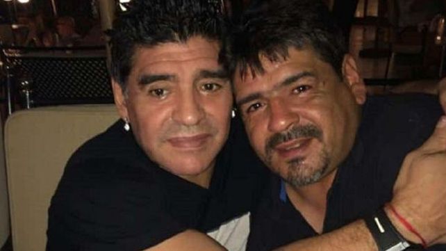 Diego Maradona y su hermano menor