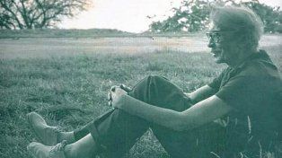 Este viernes 11 de agosto a las 18.30 se volverá a proyectar en la Facultad de Ciencias de la Educación La intemperie sin fin, un documental sobre Juan L. Ortíz que se realizó entre 1977 y 1978 en la casa del escritor local, con la presencia de su realizador, Juan José Gorasurreta.&nbsp;
