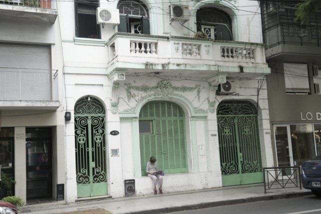 La PDI inspeccionó el hostel de San Lorenzo al 1600 y se retiró antes del mediodía.