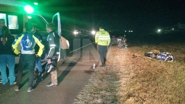 Un motociclista resultó herido al chocar con un camión en autopista Rosario-Buenos Aires