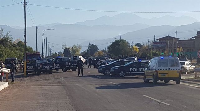 Mendoza: Un hombre apuñaló a su pareja embarazada y al huir mató a dos policías