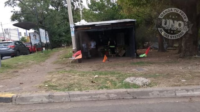 El municipio mira para otro lado mientras invaden espacios públicos