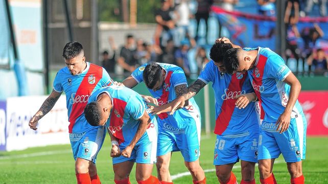 Arsenal goleó a Aldosivi en un duelo clave por no descender.