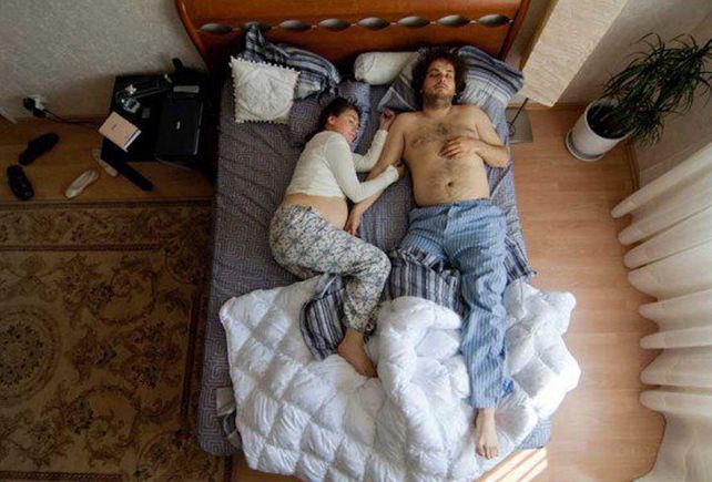 Fotografió a todas sus amigas embarazadas mientras dormían