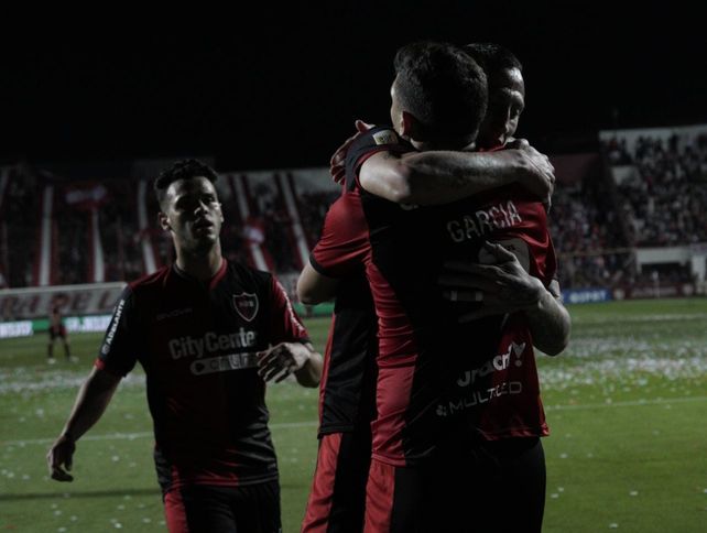 Newells golpeó justo, aguantó a Unión y se trajo tres puntos de oro