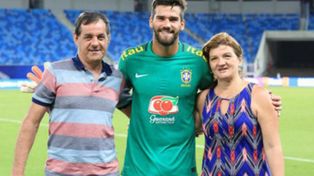 Hallan muerto en un lago al padre de Alisson, el arquero de la selección brasileña