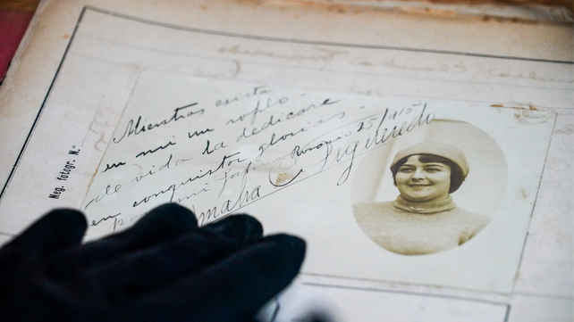 El prontuario que la Policía hizo de Amalia Figueredo en su visita a Rosario y que resguarda el Archivo Provincial.&nbsp;