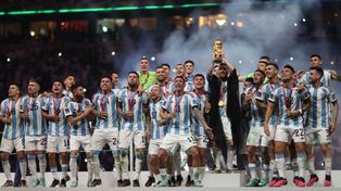 La selección nacional, campeona del mundo en Qatar 2022, sigue siendo la sensación mundial.