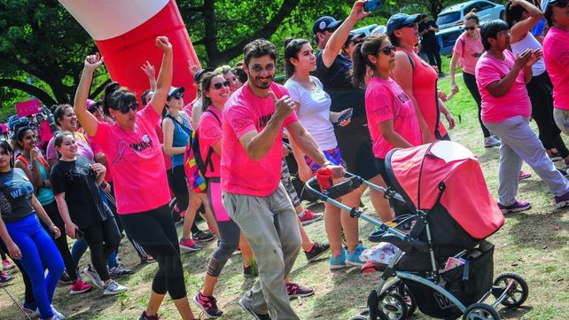 El Parque Urquiza se cubrió de rosa para concientizar sobre el cáncer de mama