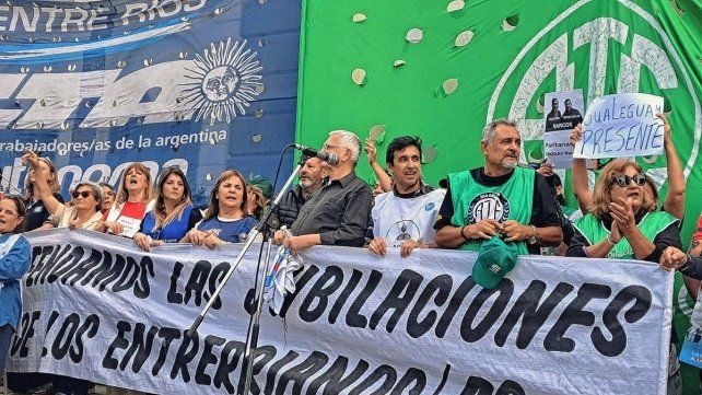 La Multisectorial se concentra este martes en la Caja de Jubilaciones.