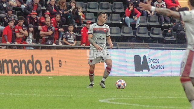 Colón está atento a una oferta que llegaría por parte de Estudiantes para llevarse a Eric Meza.