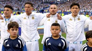 Argentina ante Cabo Verde. Almada, Enzo, Mac Allister y Licha. Algunos de ellos podría dejar su lugar el martes, ante Egipto.