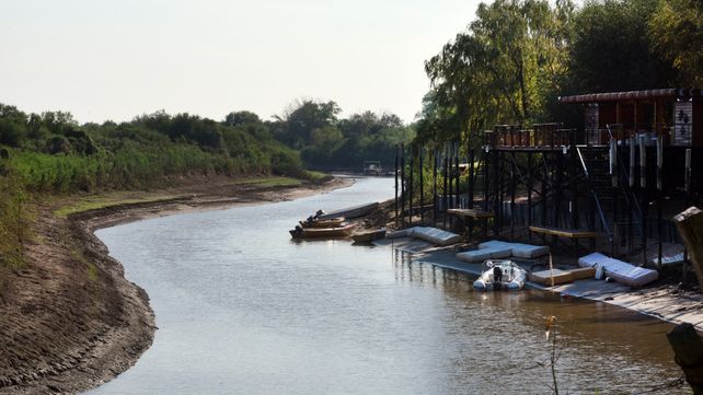 Postales. Las orillas dominan la escena gracias a la bajante del r&iacute;o.