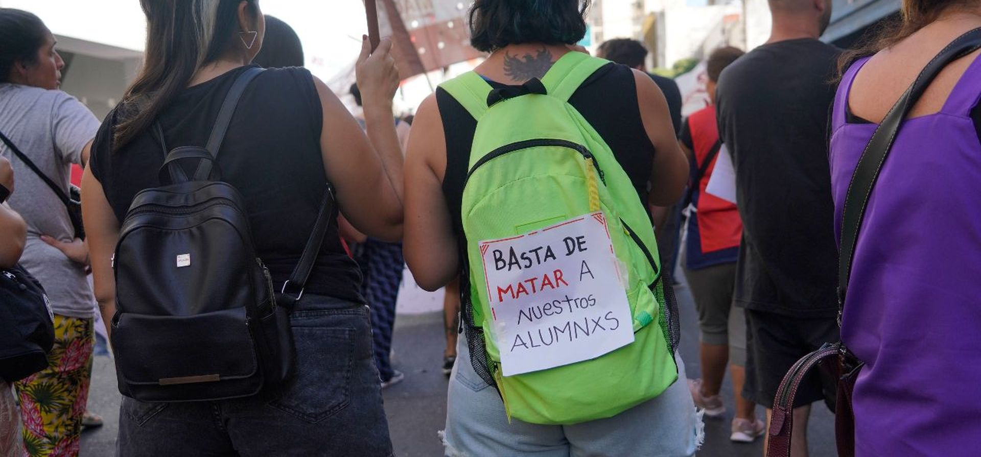 Cómo se vuelve a clases con el dolor de un banco vacío