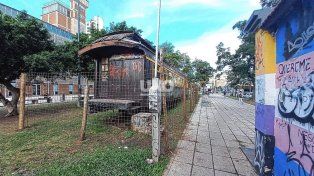 Usurpaciones en espacios públicos de la ciudad. El municipio estableció una guía práctica para la interrupción de construcciones ilegales.
