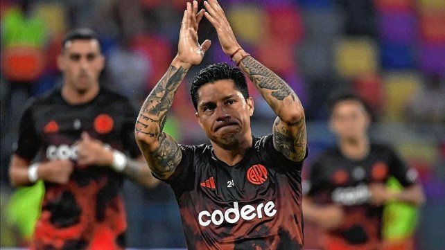 Enzo Pérez es titular en River en lo que sería su último partido con el Millonario.