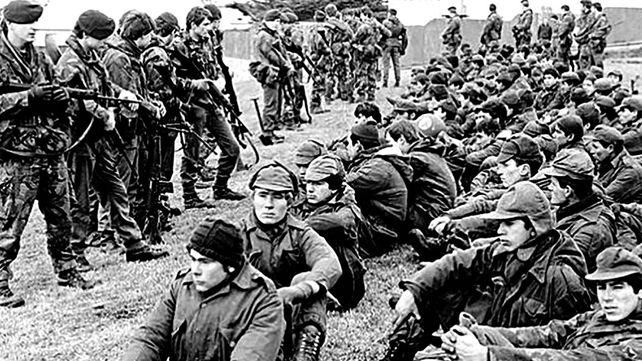 Malvinas: la extraña derrota