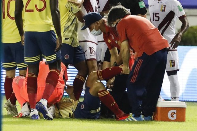 Colombia: impresionante lesión de Santiago Arias