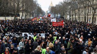 Una de las más de 10 marchas masivas que se hicieron en París contra la reforma Macron.