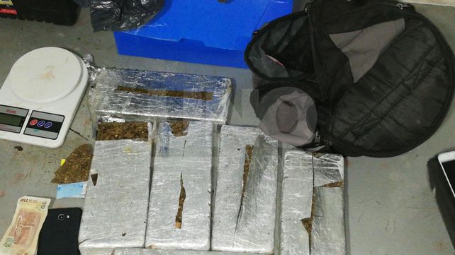 Detuvieron a la pasajera de un taxi con más de seis kilos de droga
