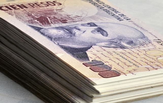 Revocan millonario fallo que indemnizaba a empleada con tendinitis por contar billetes.