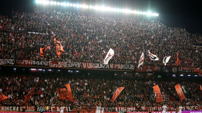 El Coloso del Parque estuvo como repleto para ver a Newells y se ilusionó con la presencia de Messi.
