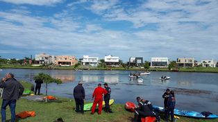 Continúa la búsqueda del joven que desapareció en un lago artificial en Escobar