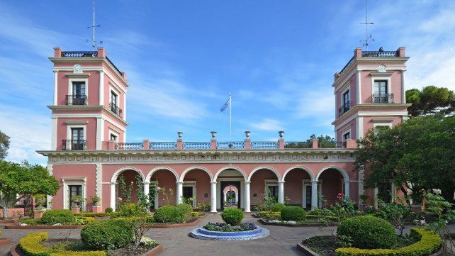 El Palacio San José es el edificio más importante de la provincia.