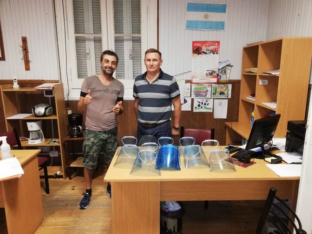 Casilda: fabrican máscaras 3D para donar a policías y médicos