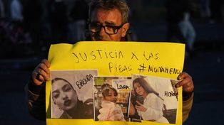 Familiares y amigos se movilizaron pidiendo Justicia por el triple femicidio de Brenda, Morena y Lara